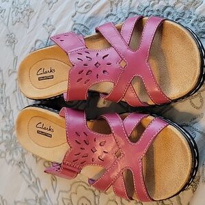 Clarks sandals size 8